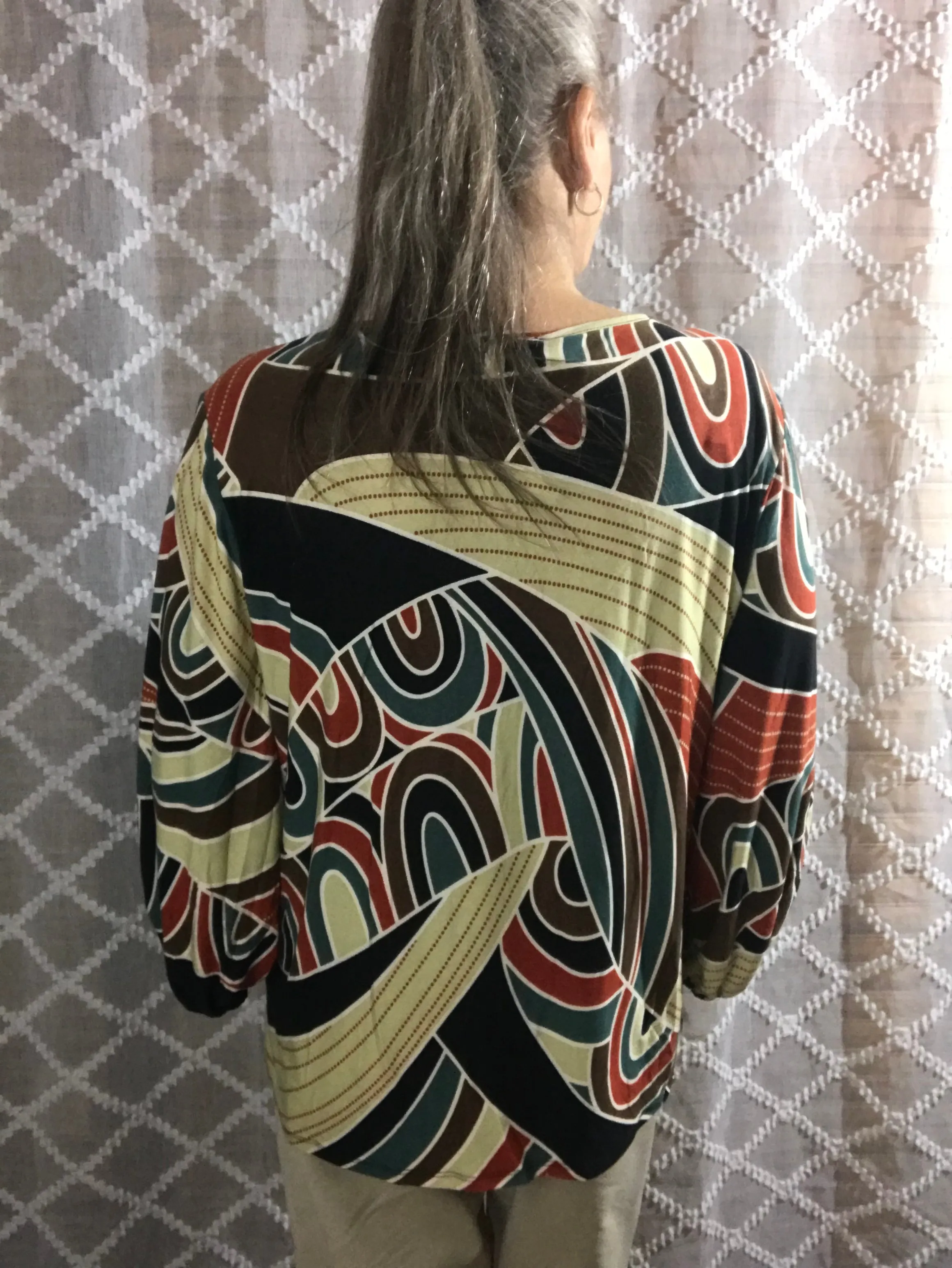 Beeson Rives Abstract V-Neck Bubble Sleeve Top
